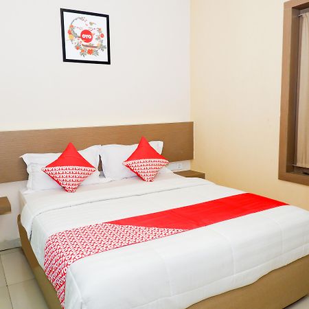 Hotel Oyo 379 Grand Mundu Semarang Zewnętrze zdjęcie