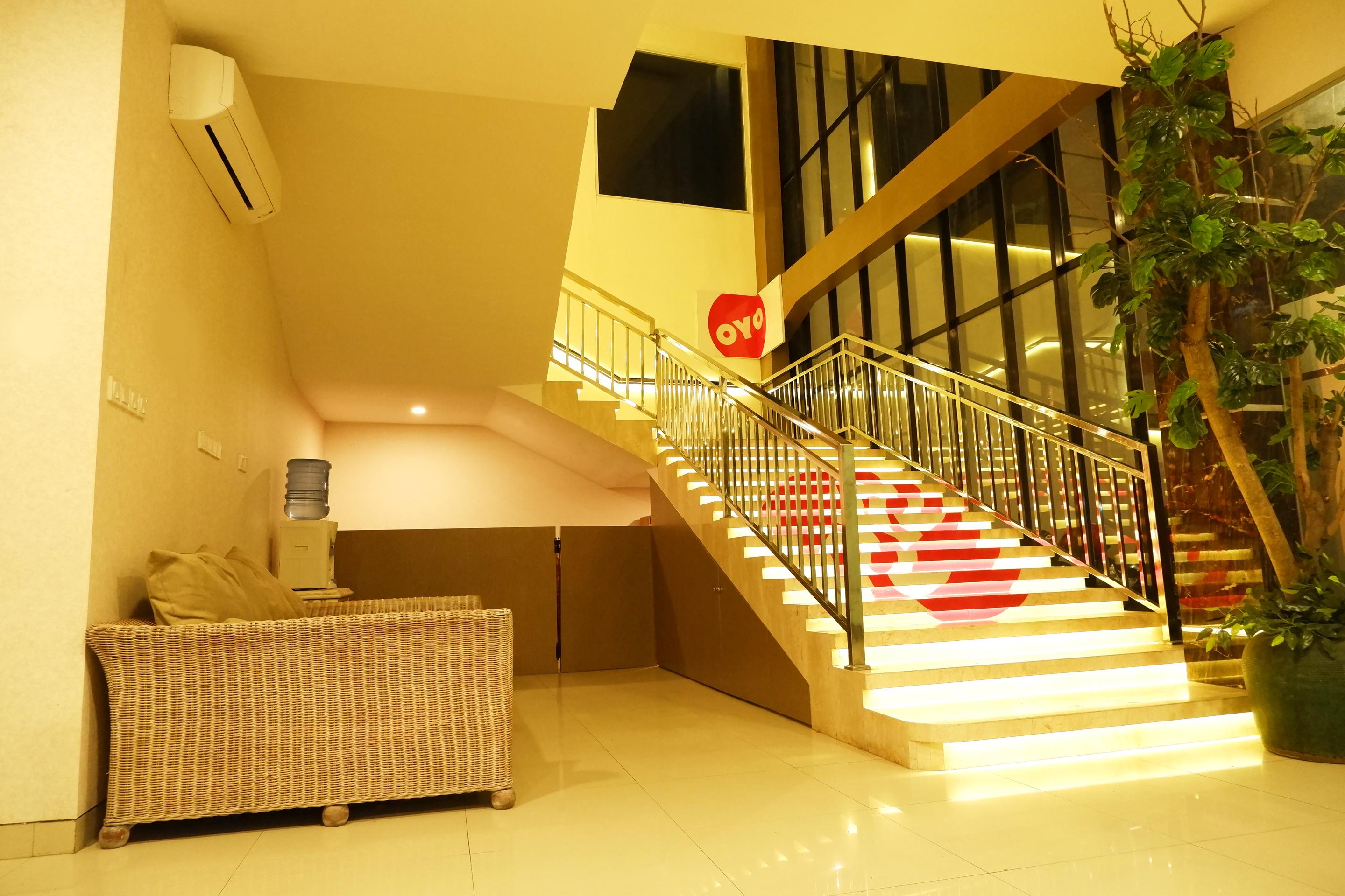Hotel Oyo 379 Grand Mundu Semarang Zewnętrze zdjęcie