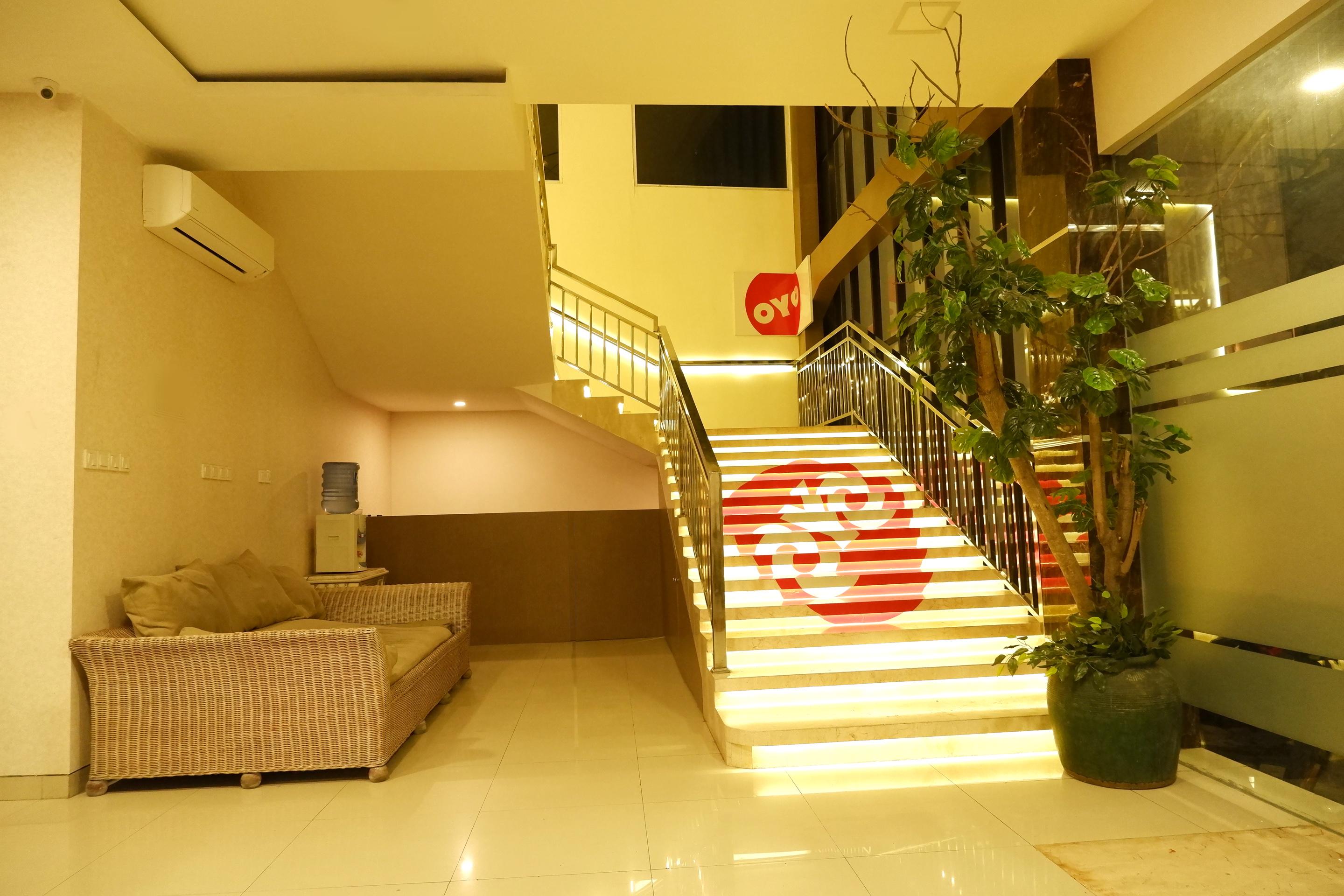 Hotel Oyo 379 Grand Mundu Semarang Zewnętrze zdjęcie